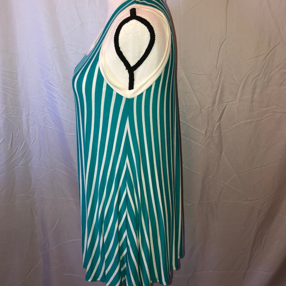 Turquoise & white top - Picture 3 of 8